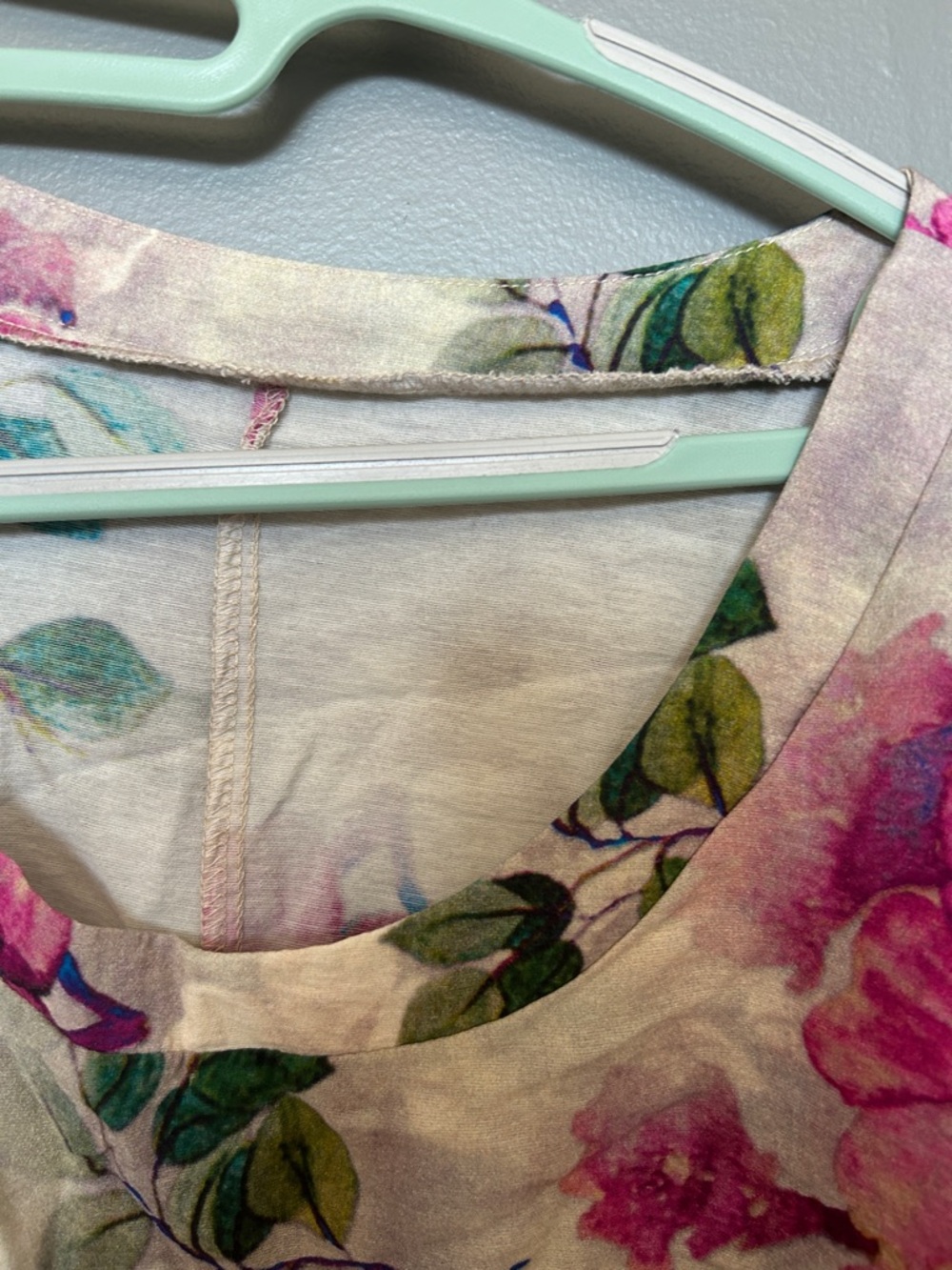 Women's Floral V-Neck Tunic Top in Pink and Green - Picture 2 of 2